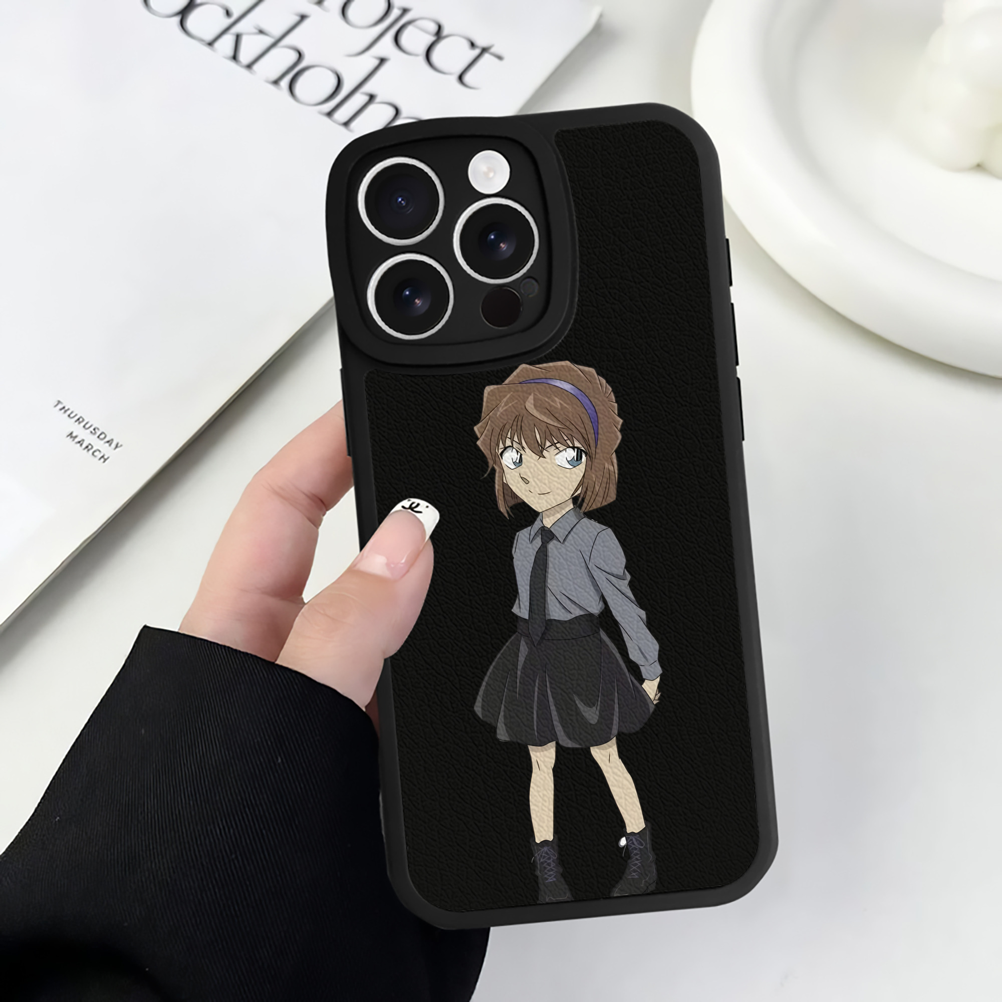 （画像用） 名探偵コナン 灰原 哀 はいばら あい Detective Conan Anita Hailey、Vi Graythorn Haibara Ai 【iPhone 16シリーズ対応】シリコンスマホケース（レザー調） 材質：シリコン